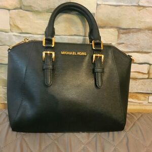 MICHAEL KORS saffiano leather Black bag in very good condition